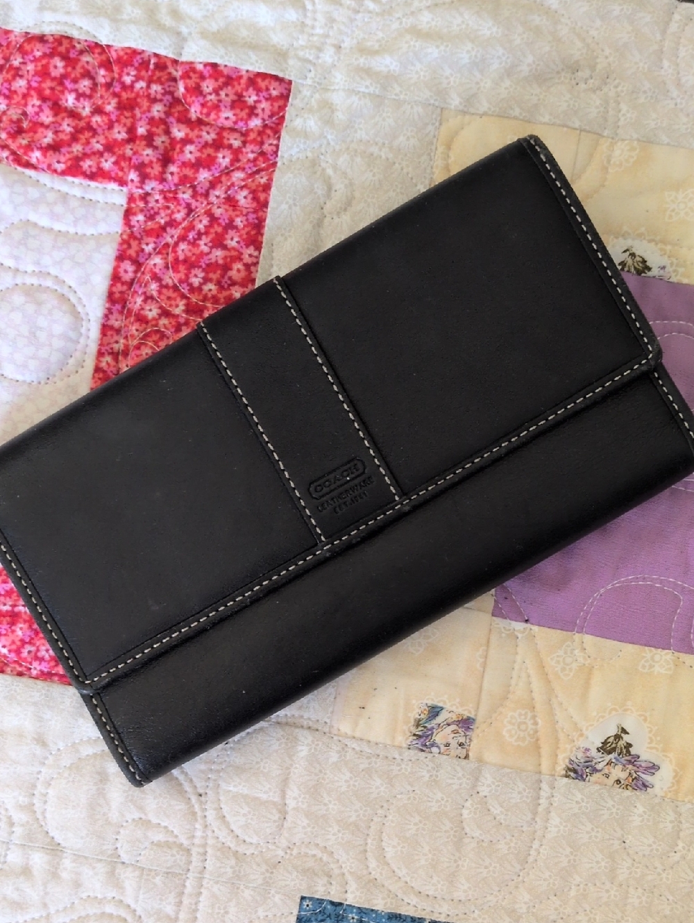 Coach Black Leather Wallet | Classic Minimalist Snap Closure | Signature Lining